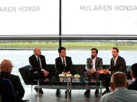 (from left) Ron Dennis, Yasuhisa Arai, Fernando Alonso, Jenson Button