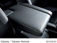 large-sized armrest for the first-row seats (with angle adjustment function)