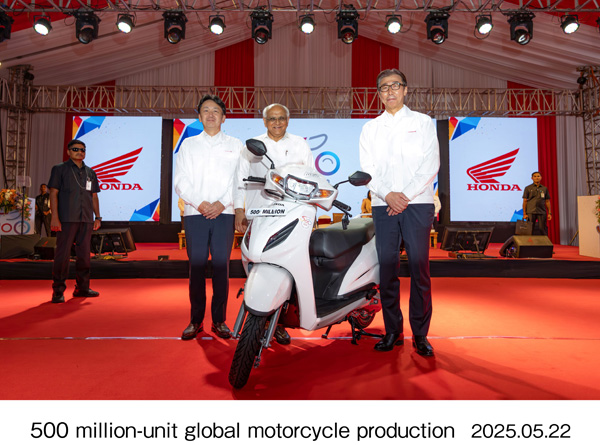 500 millionth Activa, Patel Chief Minister of Gujarat, Minoru Kato Chief Officer for Motorcycle and Power Products Operations, Tsutsumu Otani HMSI President & CEO