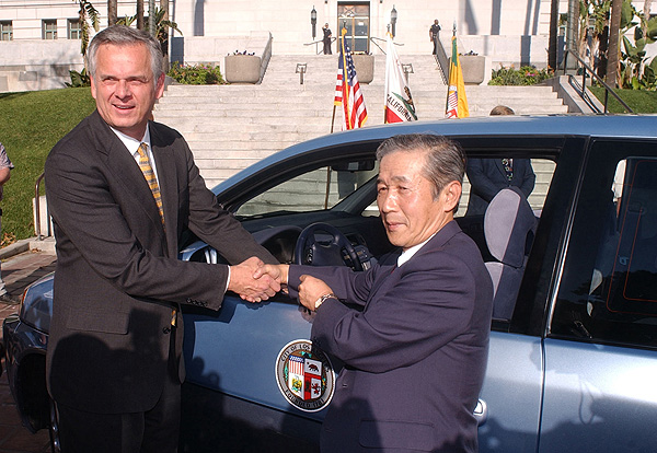 Ceremony for handing over FCX to the mayor of Los Angeles city