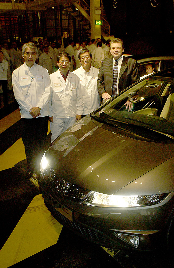 Left to right: Mr Takagi, Mr Kato and Mr Hirashima with the Rt Hon Ian Pearson MP, Minister of State for Trade.
