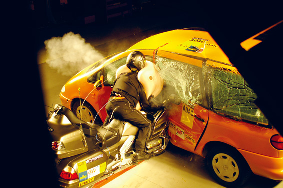 Gold Wing ADAC Crashtest Side