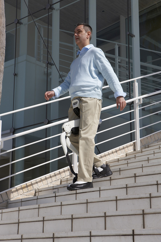 Honda demonstrated its prototype walking assist devices for the first time in the U.S. today. Intended to support walking for the elderly or people with weakened leg muscles, the devices are currently being tested in real-world conditions to evaluate their effectiveness. The company has applied for more than 130 patents for the devices.