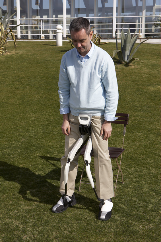 Honda demonstrated its prototype walking assist devices for the first time in the U.S. today. Intended to support walking for the elderly or people with weakened leg muscles, the devices are currently being tested in real-world conditions to evaluate their effectiveness. The company has applied for more than 130 patents for the devices.