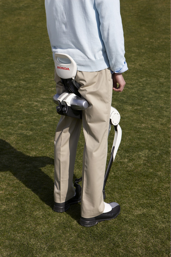 Honda demonstrated its prototype walking assist devices for the first time in the U.S. today. Intended to support walking for the elderly or people with weakened leg muscles, the devices are currently being tested in real-world conditions to evaluate their effectiveness. The company has applied for more than 130 patents for the devices.