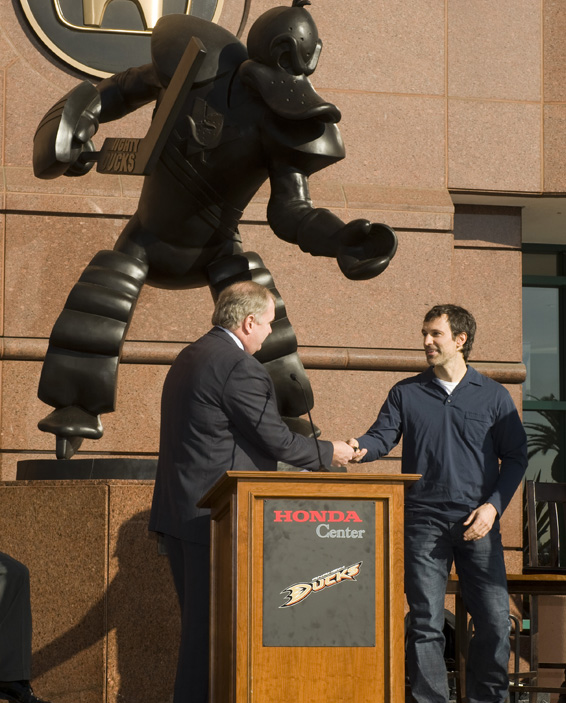 Anaheim Ducks Captain Scott Niedermayer Drives Honda FCX Clarity