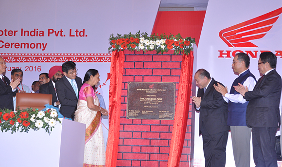 Chief Minister Gujarat Smt Anandiben Patel and Senior Honda officials inaugurating HMSI 4th Plant at Vithalapur Gujarat