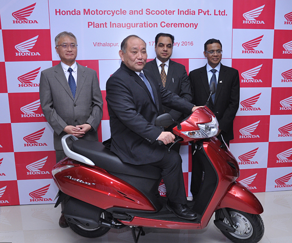 Keita Muramatsu, President & CEO Honda Motorcycle & Scooter India Pvt. Ltd. along with Senior Honda Officials at their