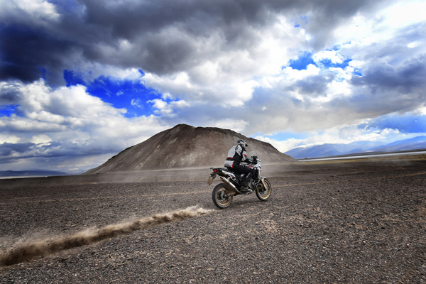 A year after its long-awaited and hugely successful return to Honda’s motorcycle line-up, the Africa Twin has reached new heights by breaking the record for the highest altitude reached by a twin-cylinder motorcycle.