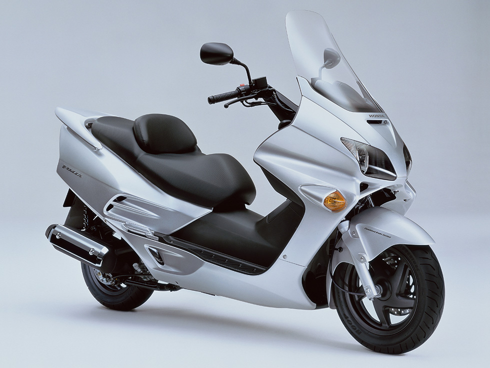 Honda Announces Minor Changes for the Sporty FORZA Scooter Series