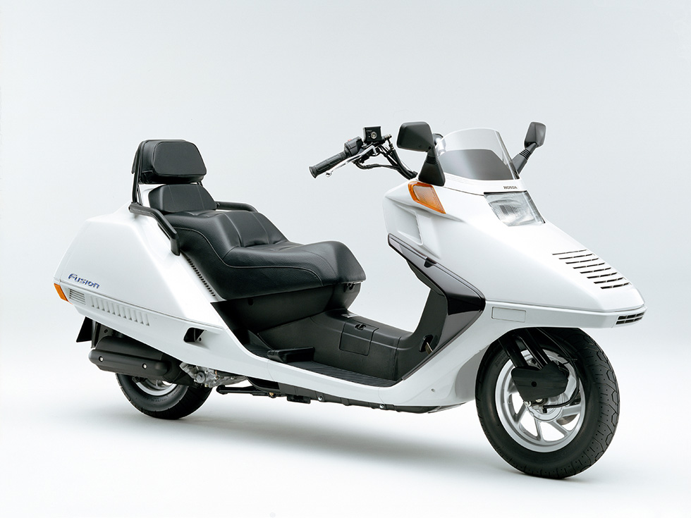 Honda Announces a Model Change for the "Fusion" Large-Sized Scooter