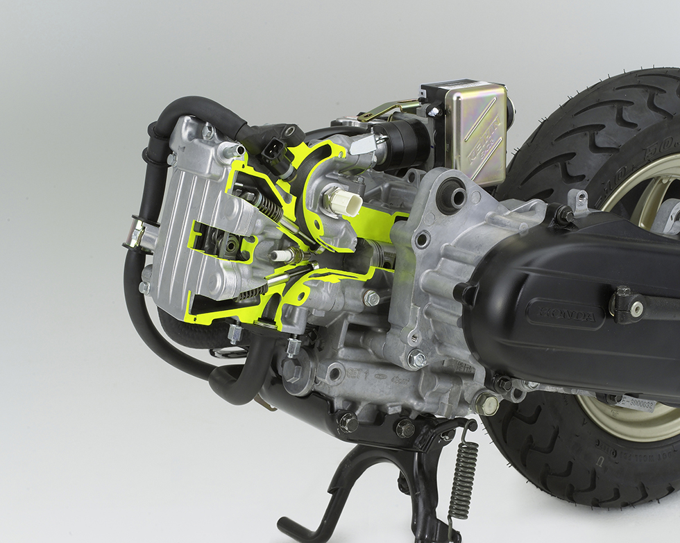 Honda Develops World's First Electronically Controlled Fuel Injection System for a 4-Stroke 50cc Scooter