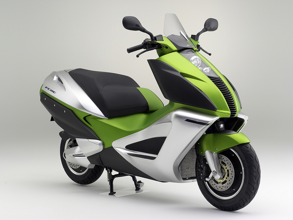 Honda Develops Fuel Cell Scooter Equipped with Honda FC Stack