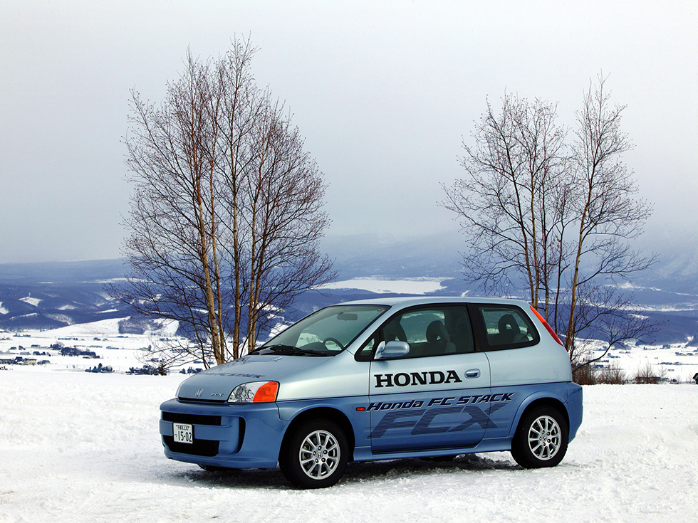 FCX Equipped with Honda Fuel Cell Stack Proves its Cold-StartPerformance- Tests conducted at below freezing temperatures in Hokkaido -