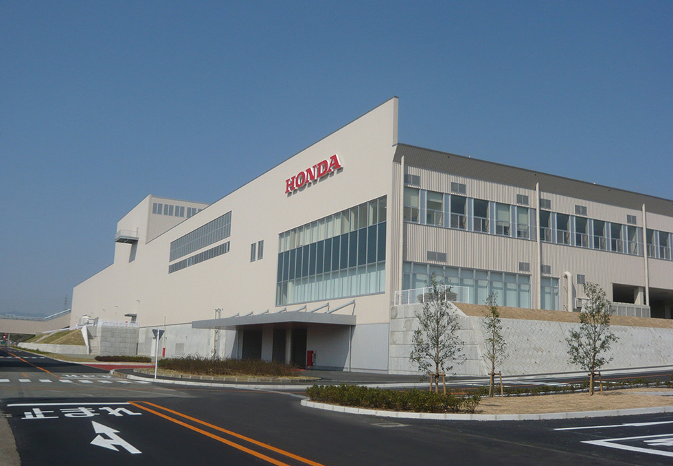 The new motorcycle plant at Kumamoto Factory (exterior)