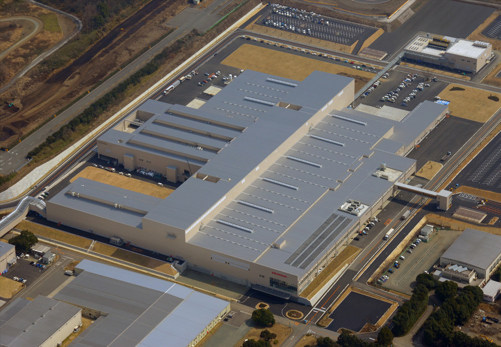 The new motorcycle plant at Kumamoto Factory (overhead view)