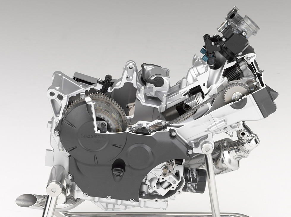 Honda Develops a Powerful, Fuel-efficient 700cc Engine for Midsize Motorcycle -Concurrently Develops a Lightweight, Compact Second-generation Dual Clutch Transmission-
