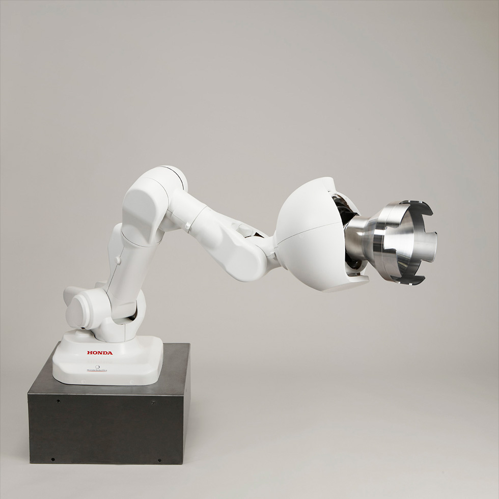 Task-performing robot arm