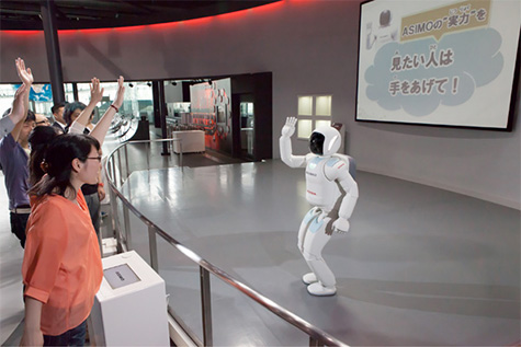 ASIMO immediately recognizing customers' intention by a show of hands