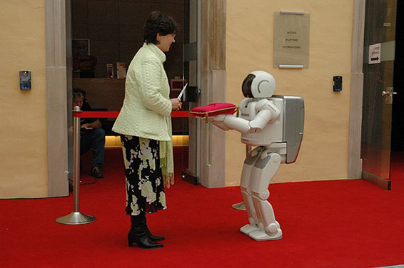 ASIMO joins the Secretary of State to open the Luxembourg Science Festival