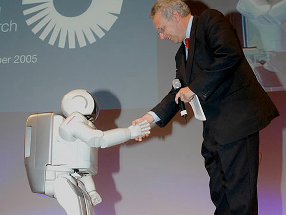 ASIMO helps open the European Commission’s ‘Communicating European Research’ conference