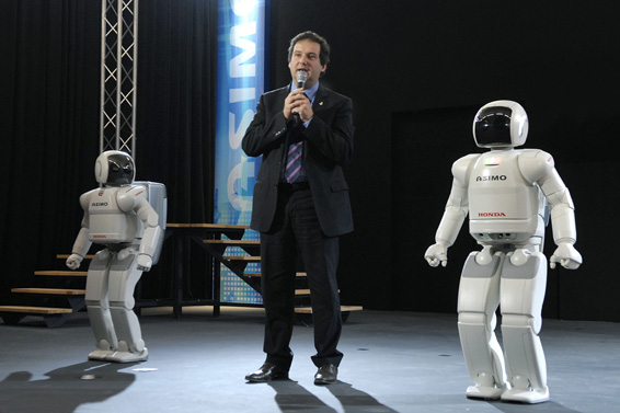 Jordi Hereu, the mayor of Barcelona, on stage with the new ASIMO and its predecessor