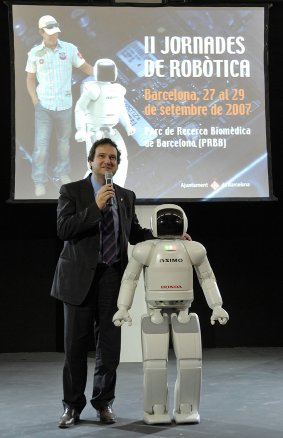 Jordi Hereu, the mayor of Barcelona, officially opens II Jornades de Robo`tica with the new ASIMO