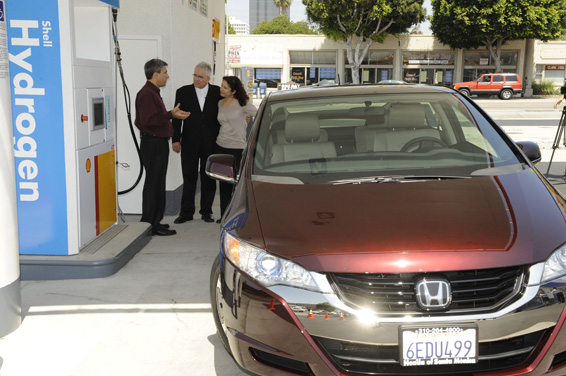 World's first Honda FCX Clarity customers Ron Yerxa, center, and wife Annette Ballester get a lesson from Tim Cunningham, Honda fuel cell vehicle program consultant, on how to refuel their hydrogen fuel cell-powered vehicle, Friday, July 25, 2008 in West Los Angeles. The couple are the first of approximately 200 customers who will lease the vehicle in the United States and Japan, with the vast majority of vehicles being leased in Southern California. Photo/American Honda, Susan Goldman.