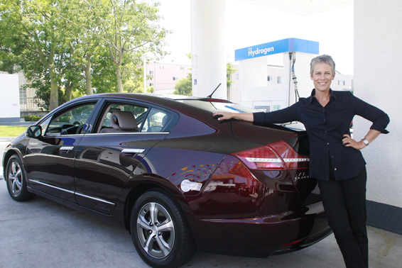 Honda Delivers FCX Clarity to Jamie Lee Curtis