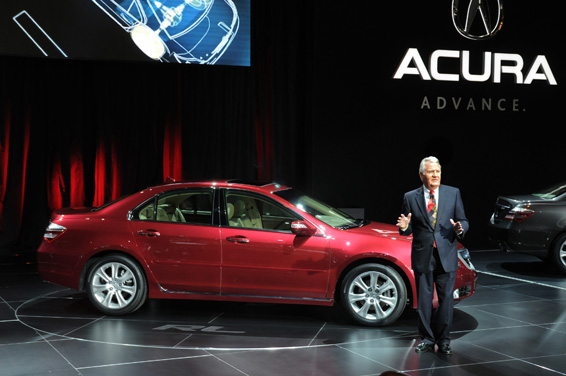 Dick Colliver, executive vice president, sales, unveils the new Acura RL at the 2008 Chicago Auto Show. The 2009 RL features an all-new 3.7-liter VTEC¨V-6 engine, a revised SH-AWDªsystem, upgraded suspension and cutting edge technology throughout the luxury interior.