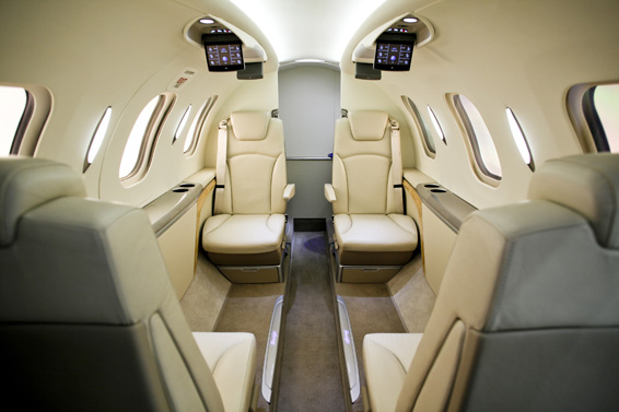 The HondaJet's unique over-the-wing engine mount design provides for class-leading interior space where passengers can sit in comfort with no foot overlap.