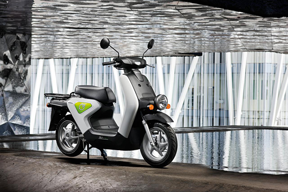 Honda begins European Demonstration Program of Zero Emission EV-neo Electric Scooter