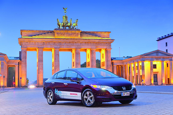 Honda joins Clean Energy Partnership with 2 FCX Clarity vehicles