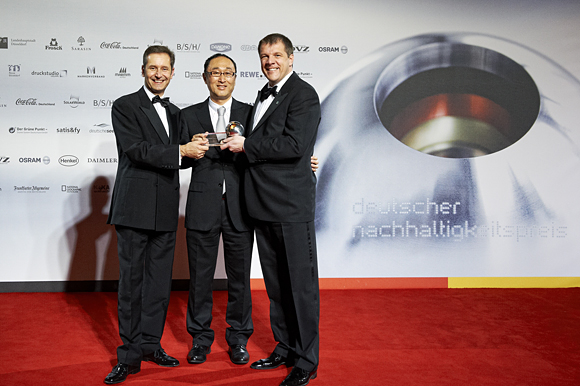 Seen at the ceremonial presentation of the German Sustainability Award for 2011 (from the left): Vaillant’s Managing Director Dr. Carsten Stelzer, Yuishi Fukuda, President of Honda Deutschland GmbH, and Dr. Carsten Voigtländer, Chairman of Board the Vaillant Group.