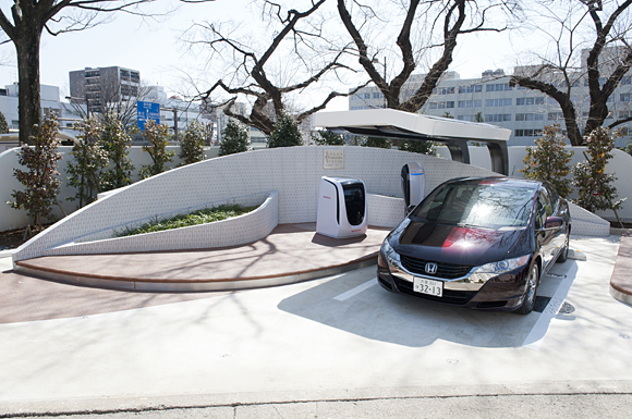 Honda Introduces Solar Hydrogen Station on Saitama Prefectural Office Grounds