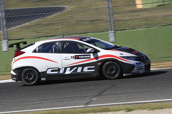 2012 Civic WTCC race car finally unveiled