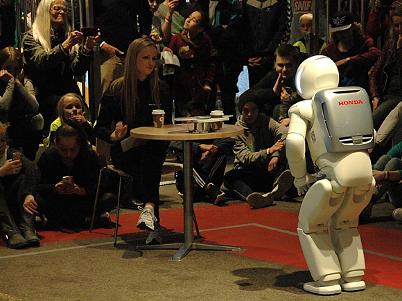 All-new ASIMO made its debut in Denmark last week, but rather than wave goodbye the robot extended its stay, performing a number of public demonstrations at Experimentarium City, a world-renowned centre for science, technology, environment and health in Copenhagen.