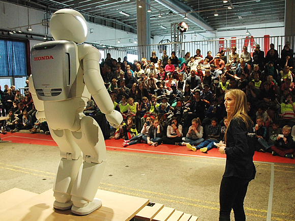All-new ASIMO made its debut in Denmark last week, but rather than wave goodbye the robot extended its stay, performing a number of public demonstrations at Experimentarium City, a world-renowned centre for science, technology, environment and health in Copenhagen.