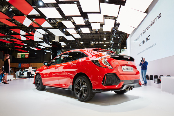 Civic Hatchback and Type R Prototype Take Center Stage at Paris