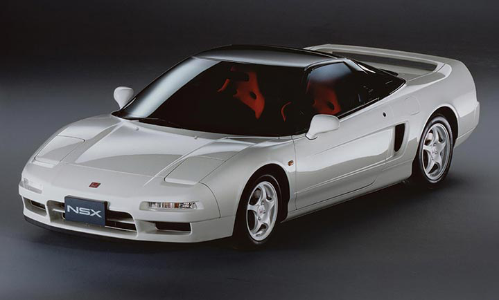 NSX-R：Introduced in 1992, the NSX-R was developed from the original NSX with the concept of a car that could be driven from home to the circuit, enjoyed on the track, and then driven home again.