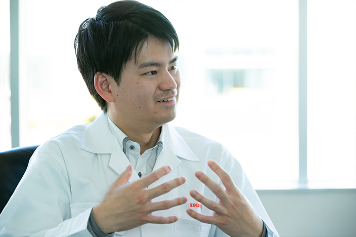 During technical college, Nomura dedicated himself to research and development through robotics competitions.