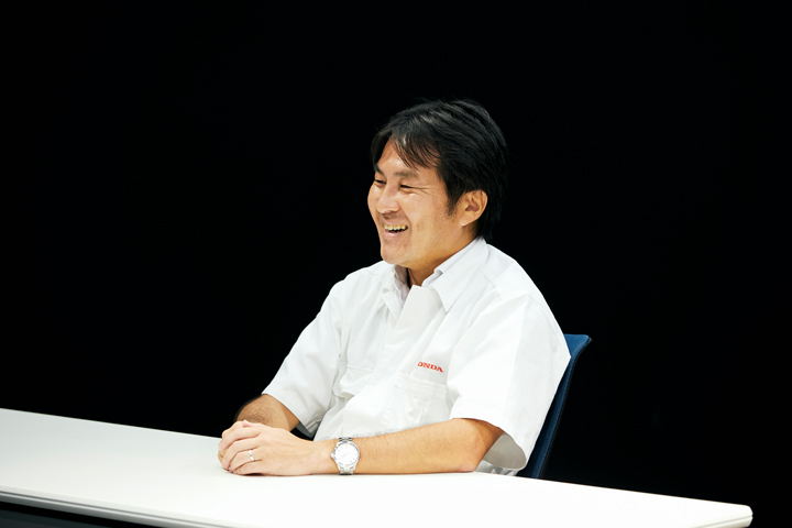 Watanabe enjoys outdoor sports and spends his weekends going to the sea and mountains. He emphasizes that since time during the weekend is limited, he doesn’t want the car to be a source of stress. He is looking forward to future goals on how to reduce “EV-specific unnecessary waiting time”, such as charging, during travel.