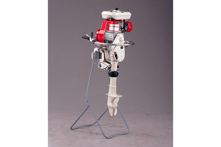 Honda’s first outboard motor, the GB30 equipped with four-stroke engine released in 1964