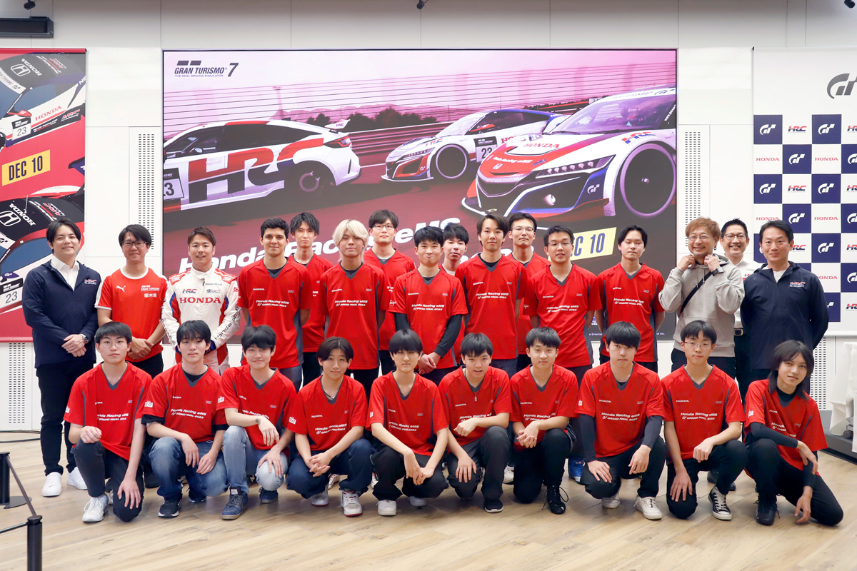 A group of competitors included drivers who had won world and national championships, popular streamers, and other talented drivers from all over Japan