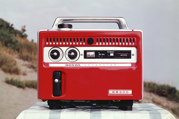 Honda’s first portable generator, the E300. Friendly and easy-to-use design.