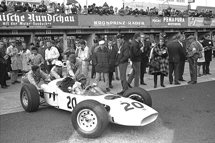 Honda’s first F1 machine, the RA271, at the German GP in 1964. The history of Honda's F1 challenge began at this moment.