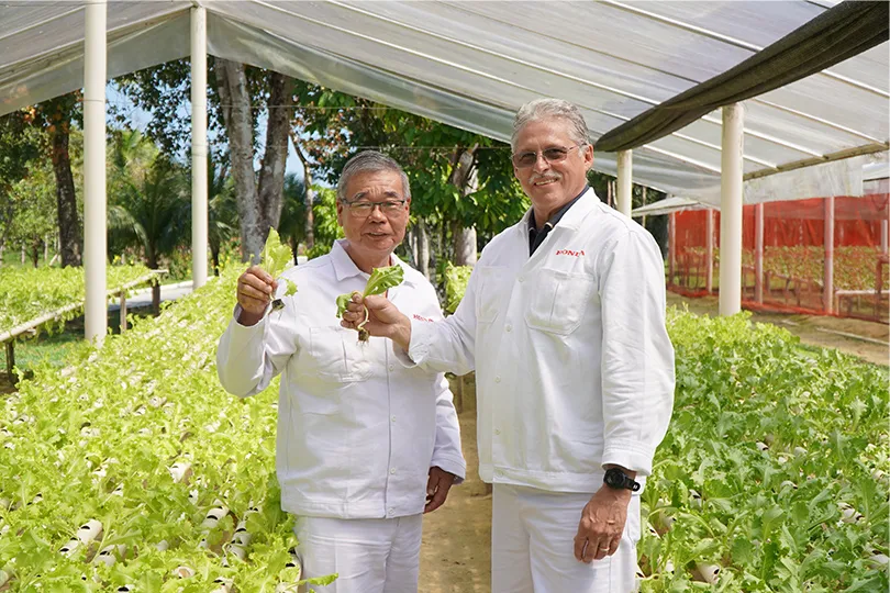 Eduardo Alves de Assis (to the right, in the picture)