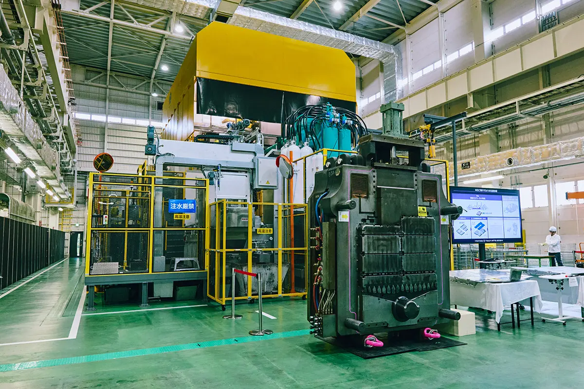 The core of megacasting, the 6,000-ton casting machine