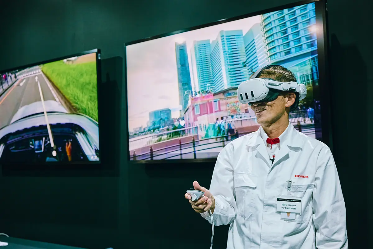 Demonstration held during Honda 0 Series Tech Meeting 2024. The demonstration connected visitors with Honda employees driving around Yokohama at the same time in a virtual ride-along experience using VR goggles.