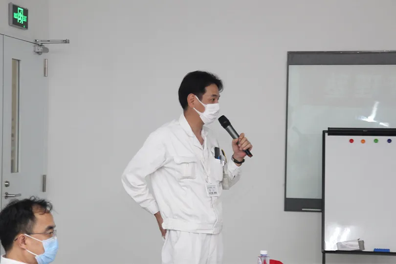 Operational meeting during the pandemic. Every day was filled with tension as Sundiro Honda scrambled to respond to the rapidly changing production situation.